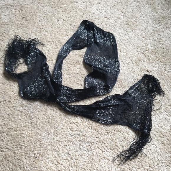 Black & Silver Accent Scarf 🧣 - Picture 3 of 4